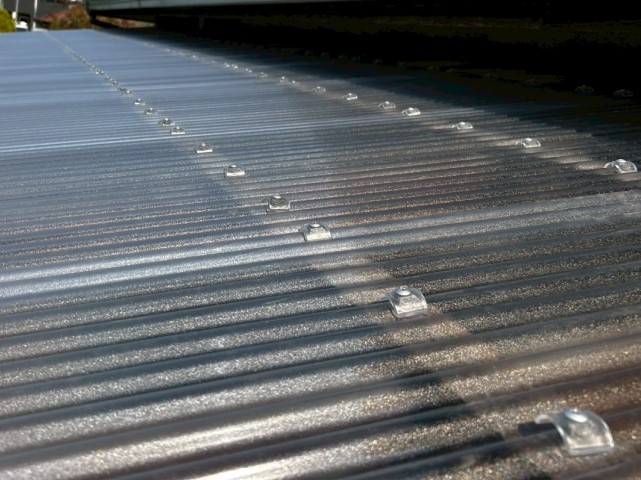 波板　屋根　施工後